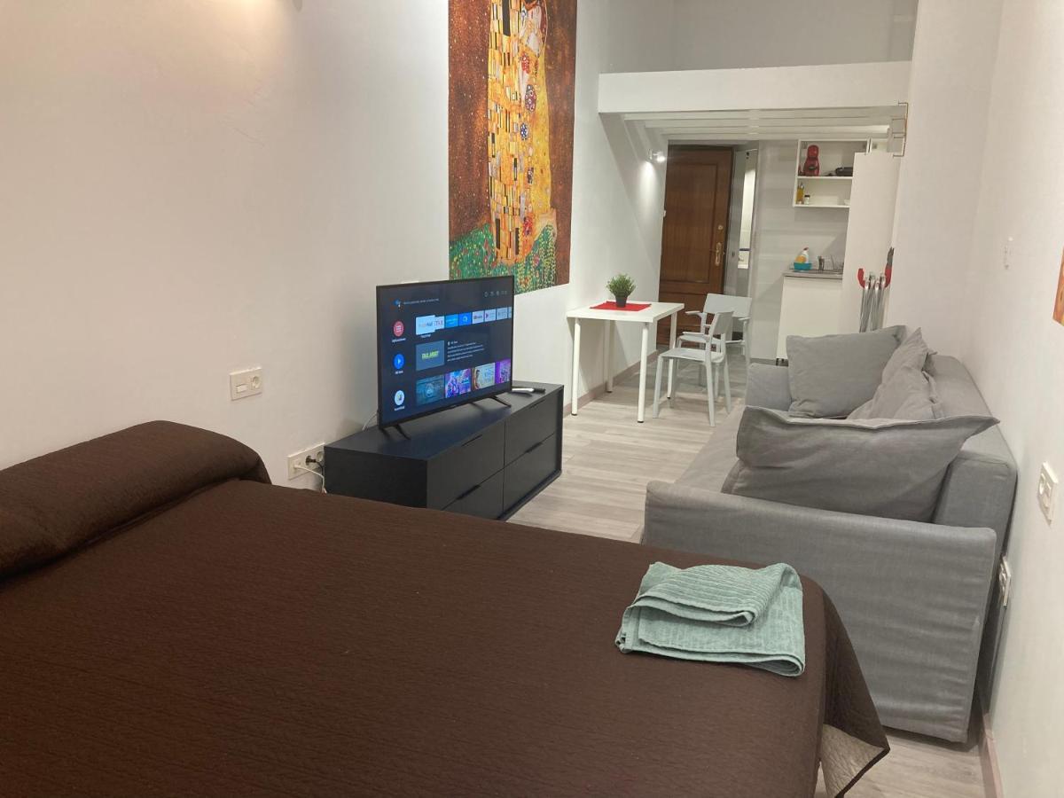 Golondrinas De Malaga "Apartamentos Con Mucho Arte" Y Terraza Solarium En Coliving Exteriér fotografie
